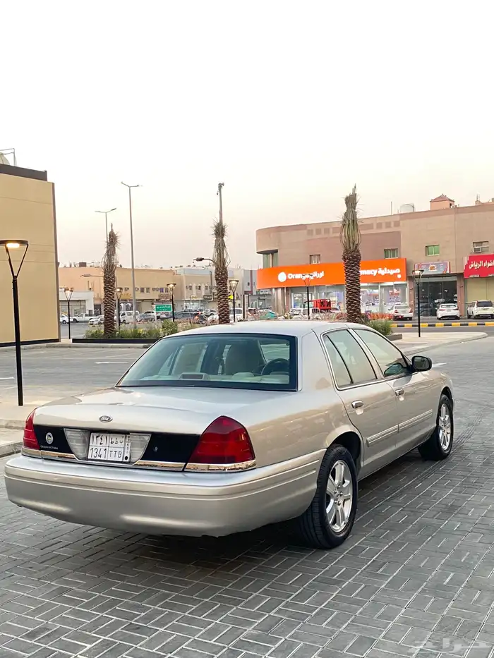 للبيع فورد فكتوريا 2011 نظيف جدا 3