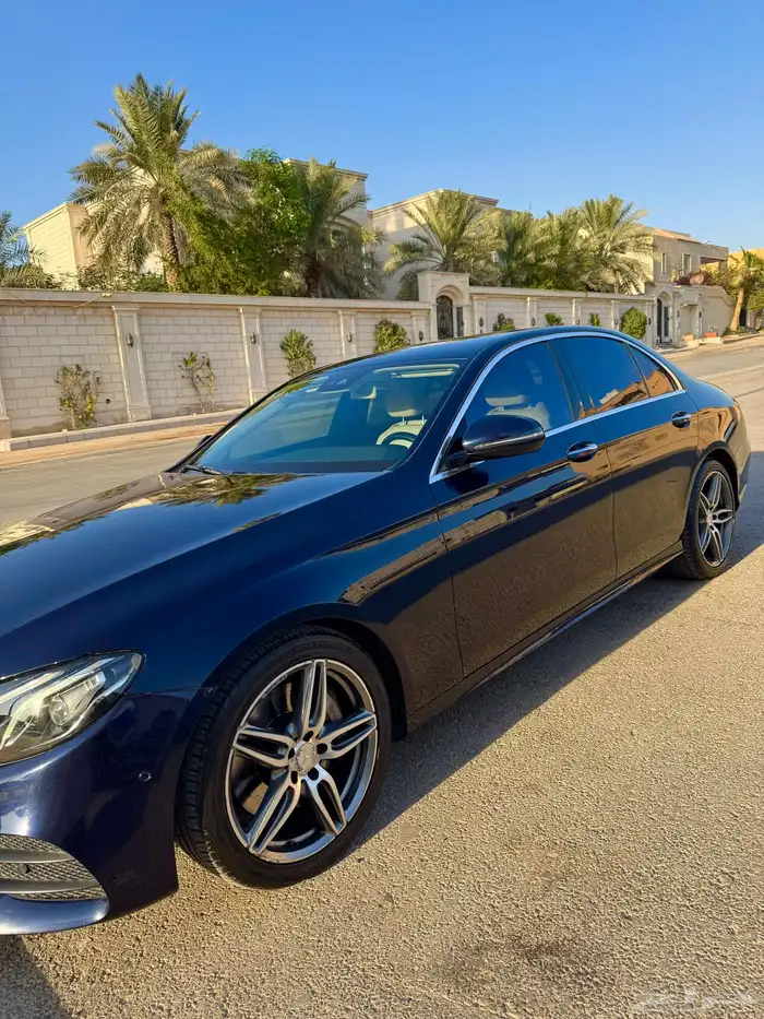 للبيع مرسيدس E300 موديل 2017 كحلي 2
