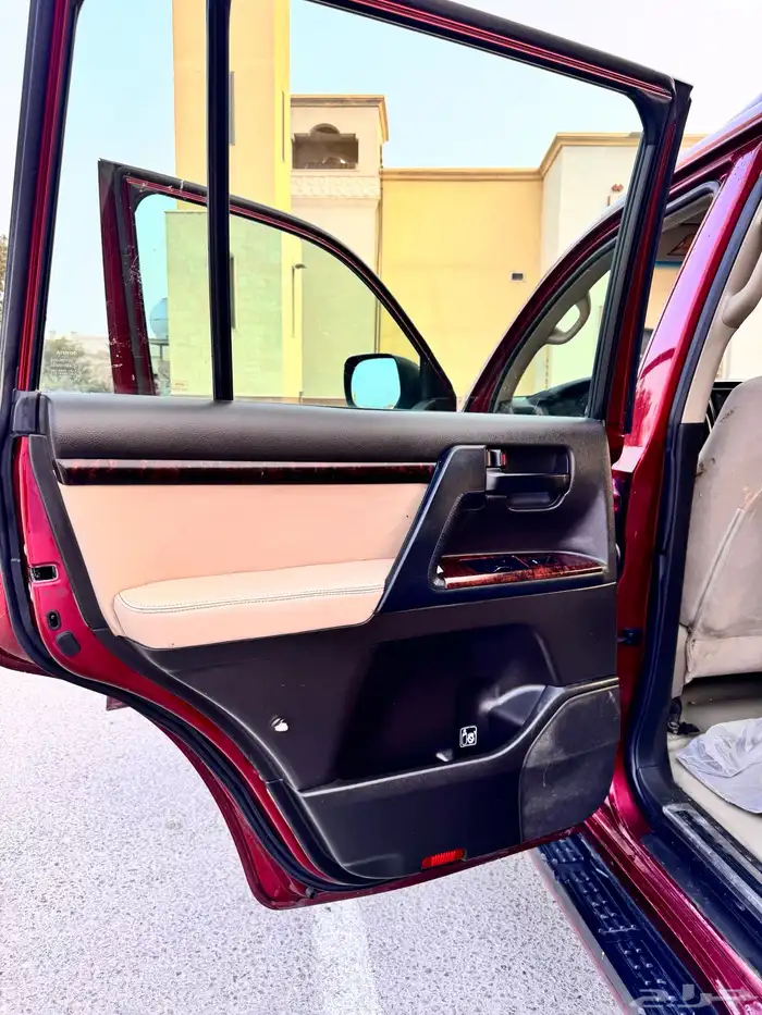 لاندكروزر 2011 16