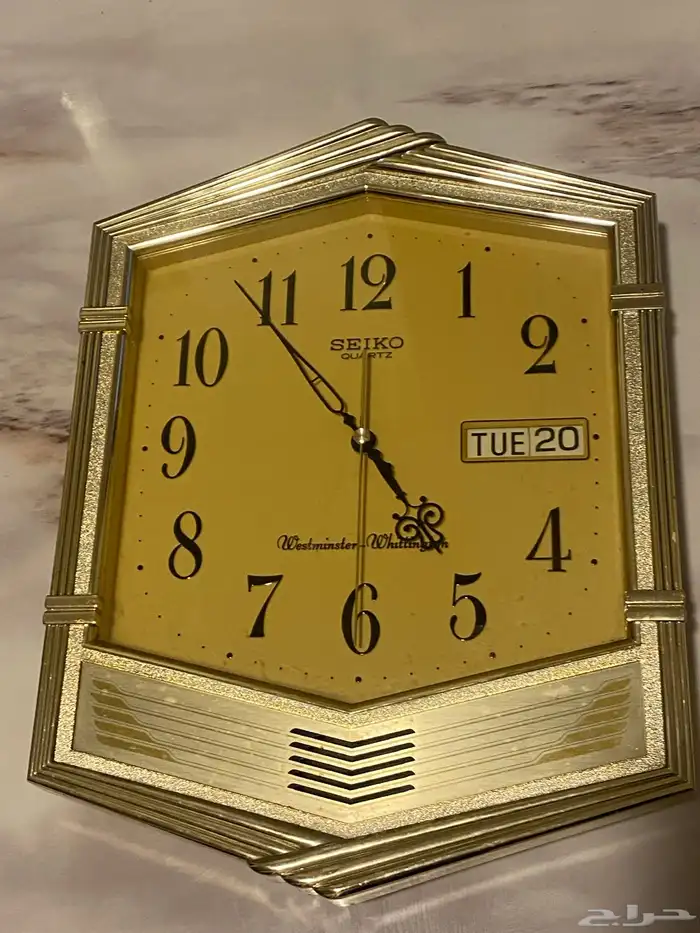 ساعة جدارية قديمة 1