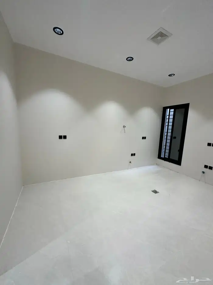 للبيع شقق علوية مع ملاحق بجوار المسجد حي حسام بالخميس 6