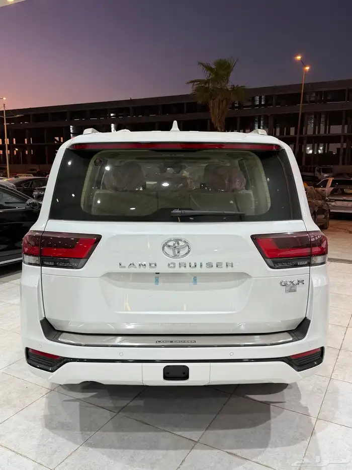 لاندكروزر L4 بريمي 2025 تنفس طبيعي أبواب شفط كاش وبنوك 3