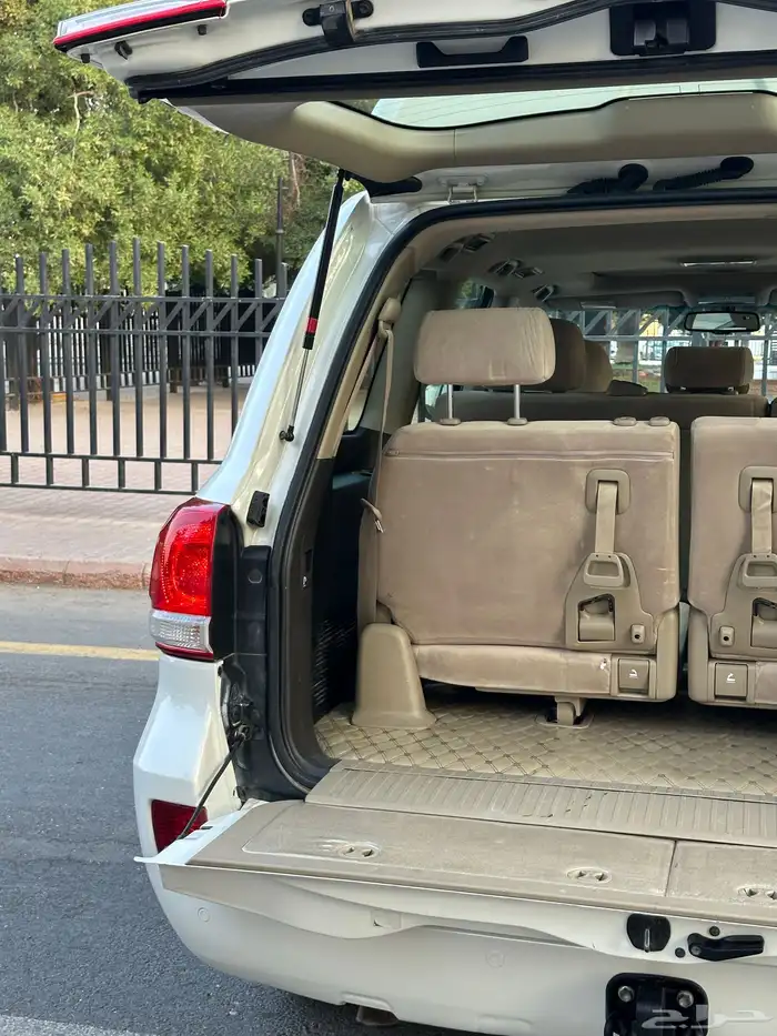 جيب لاند كروزر 2011 35