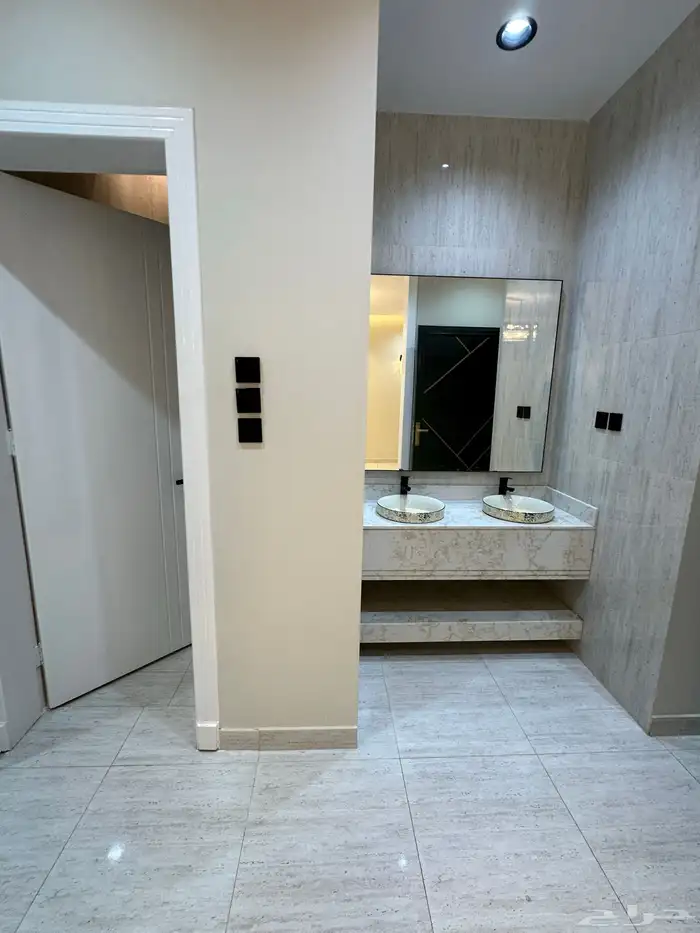 شقق ارضية 550 الف و علوية 500 الف بقرب من الممشي 2