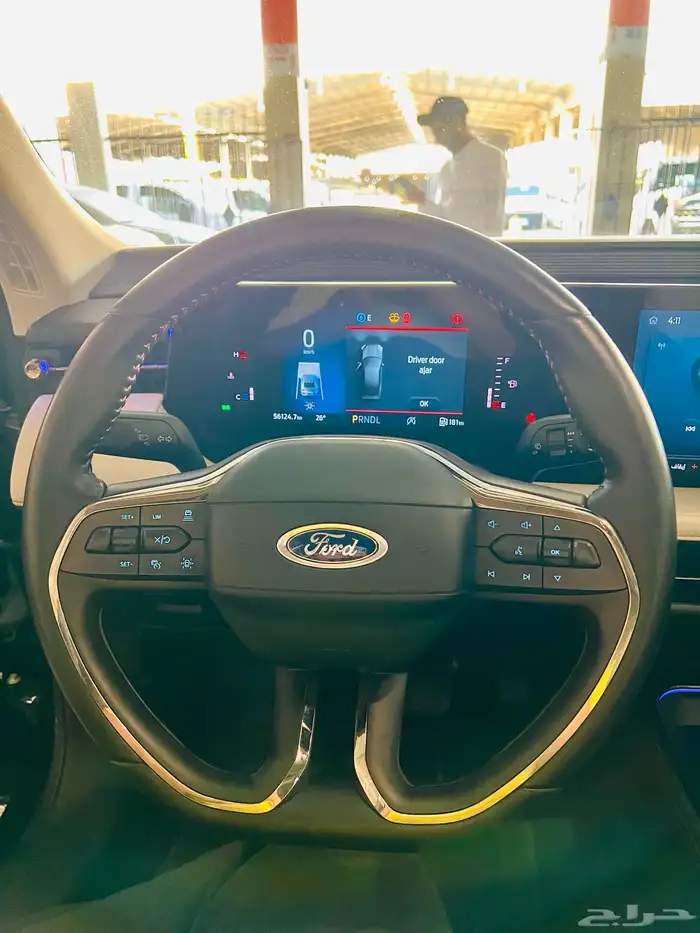 فورد تورس تيتانيوم فل كامل موديل 2023 37