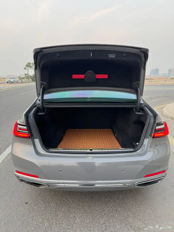 بي ام دبليو 2022 LI730 13