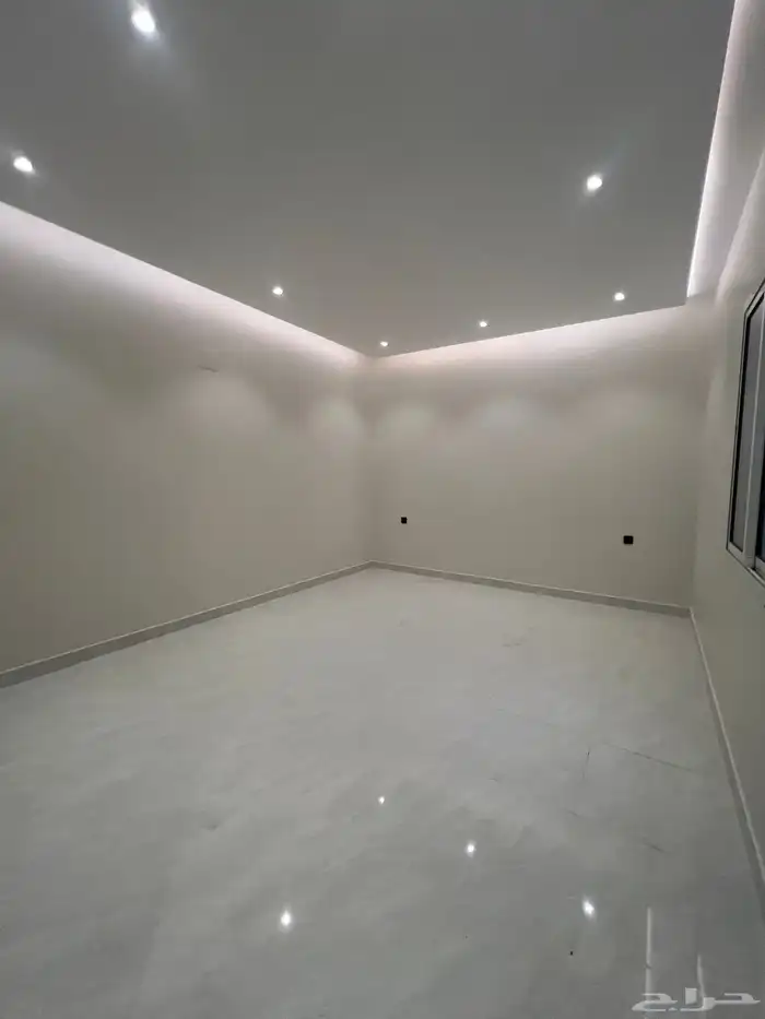 للبيع فيلا راقية دورين و ملحق احد رفيدة حي العزيزية 21