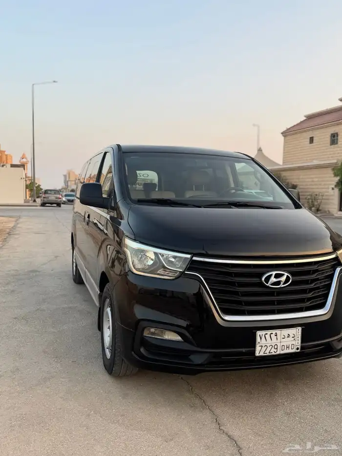 باص هونداي H1 بنزين 2021 3