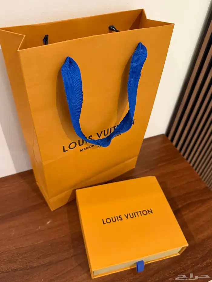 محفظة من لويس فيتون اصليه 11