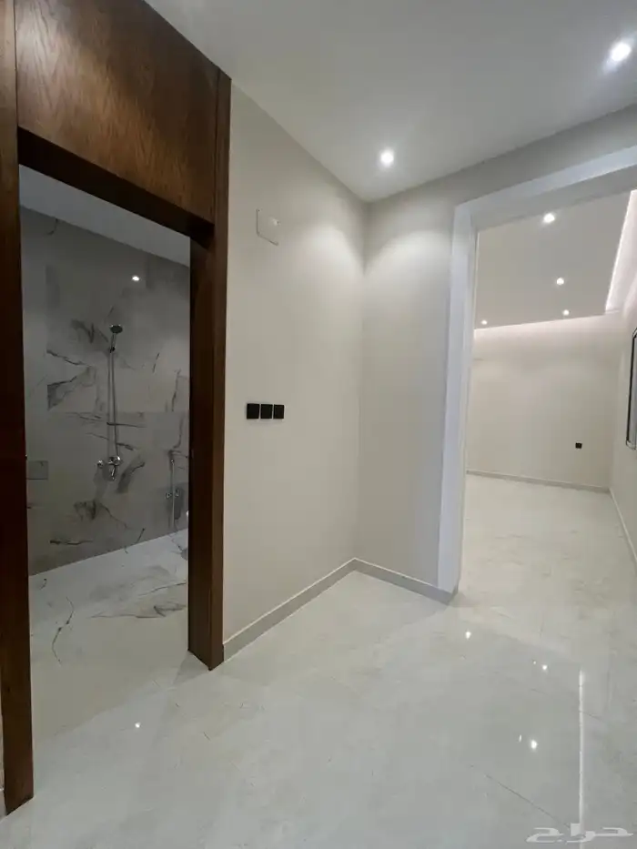 للبيع فيلا راقية دورين و ملحق احد رفيدة حي العزيزية 27