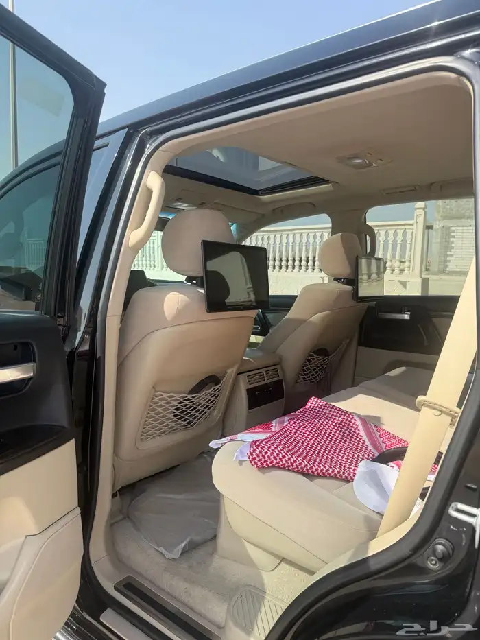 لاند كروزر 11