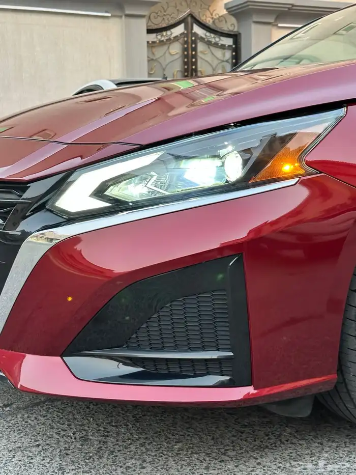 نيسان التيما 10