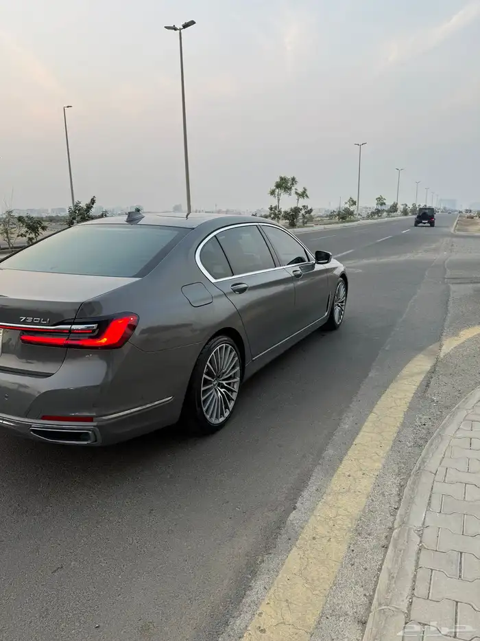 بي ام دبليو 2022 LI730 3