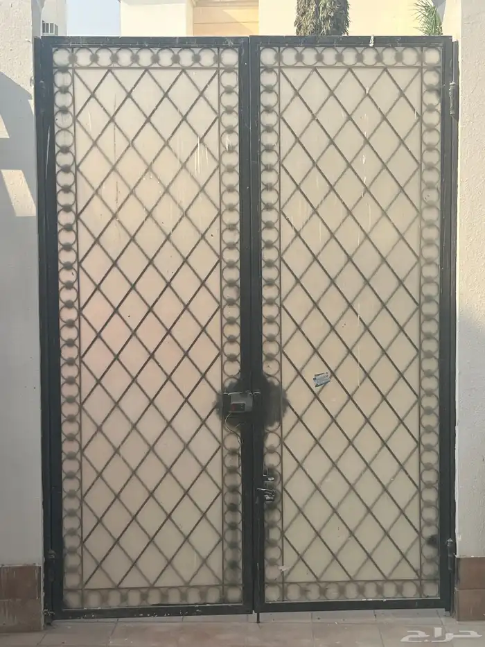 باب حديد بجودة عالية 3