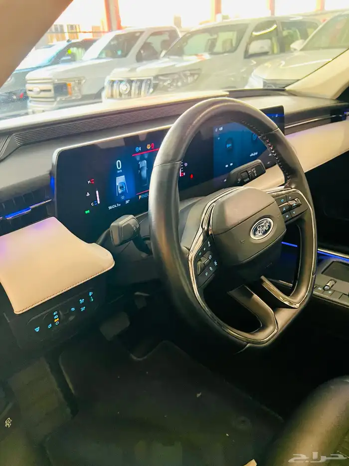 فورد تورس تيتانيوم فل كامل موديل 2023 12