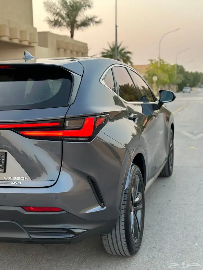 لكزس NX350h شبه جديده ماشيه 16 الف فقط بحاله الوكاله 43