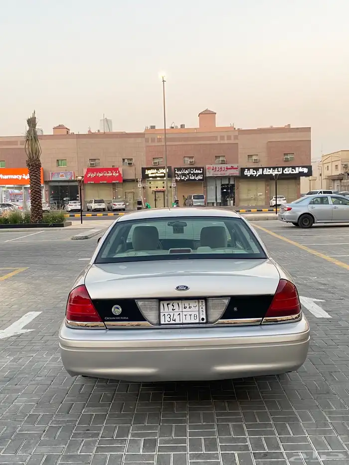 للبيع فورد فكتوريا 2011 نظيف جدا 5