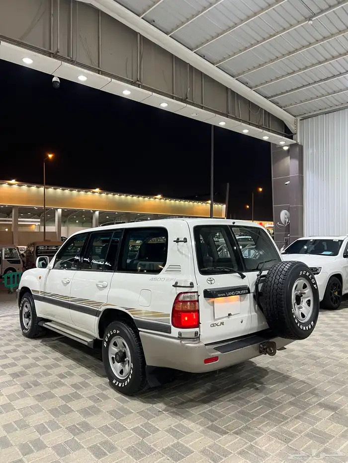 للبيع تويوتا لاندكروزر موديل 2000 3