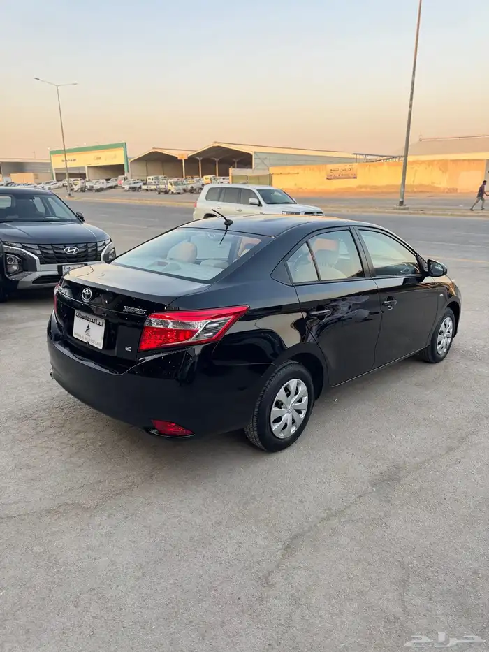 للبيع تويوتا يارس 2015 - ستاندر 3