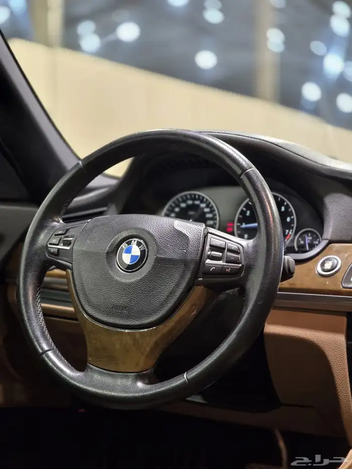بي ام دبليو 740Li موديل 2011 بحالة ممتازة 15
