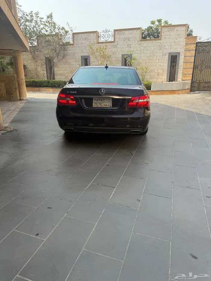 مرسيدس E300 يوجد صدمه بالخلف وتم إصلاحها 6