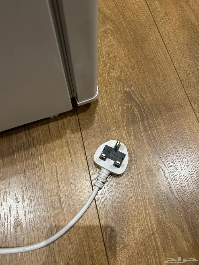 ثلاجه صغيره الحجم استعمال نظيف عمرها سنه 6