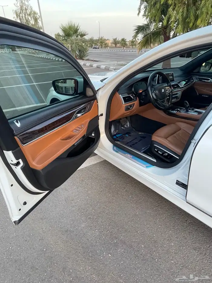 بي ام دبليو2017 فل كامل اعلى مواصفات740الموقع بريده 97