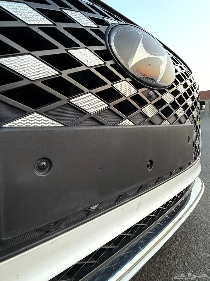 ازيرا 2022 ديجتال من الداخل ابيض بحالة الوكاله للبيع 8