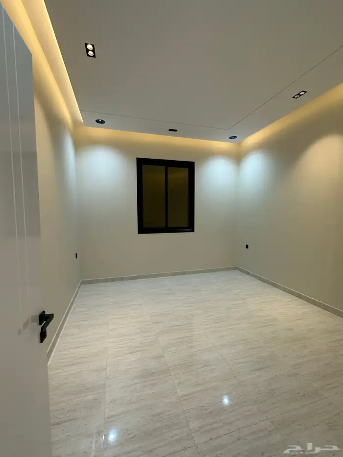 شقق ارضية 550 الف و علوية 500 الف بقرب من الممشي 8