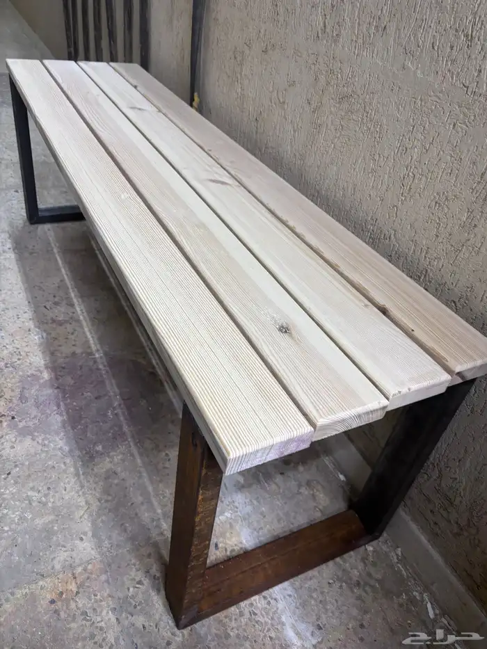 كرسي خشبي قاعده حديد وطاوله 22