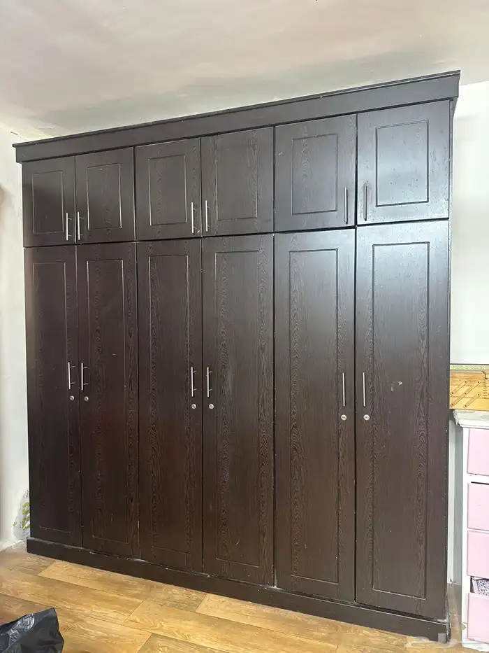 دولاب بني غامق كبير 6 أبواب سرير نفرين وتسريحه 1