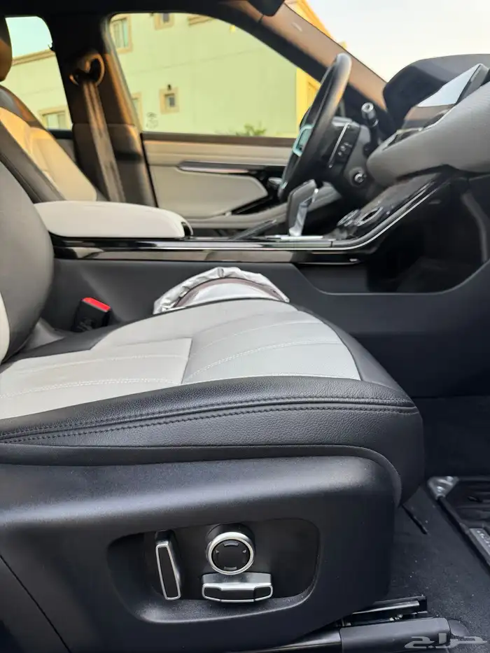 لاندروفر ايفوك 2022 وراد الناغي 13