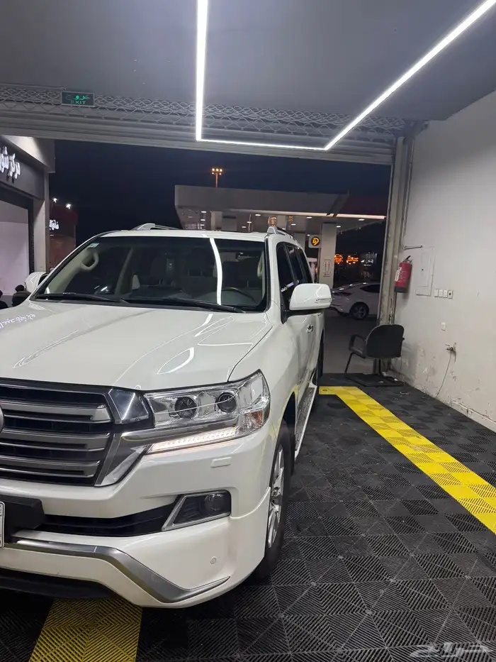 لاندكروزر 2018 GXR 14