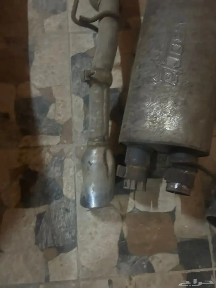 للبيع اقزوز بورلا كامل يركب علي V8 عرض اليوم فقط 800 ريال 2