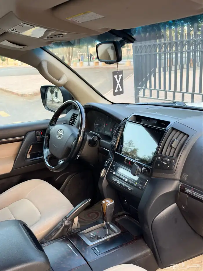 جيب لاند كروزر 2011 28