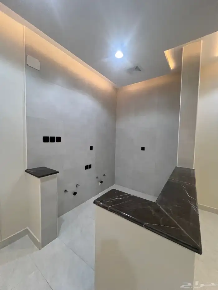 للبيع فيلا راقية دورين و ملحق احد رفيدة حي العزيزية 17