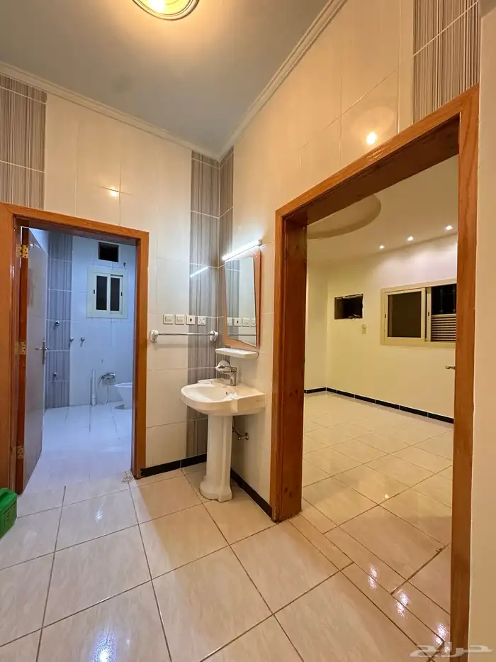 شقة للإيجار الحاوية مقابل سنتر بوينت 5