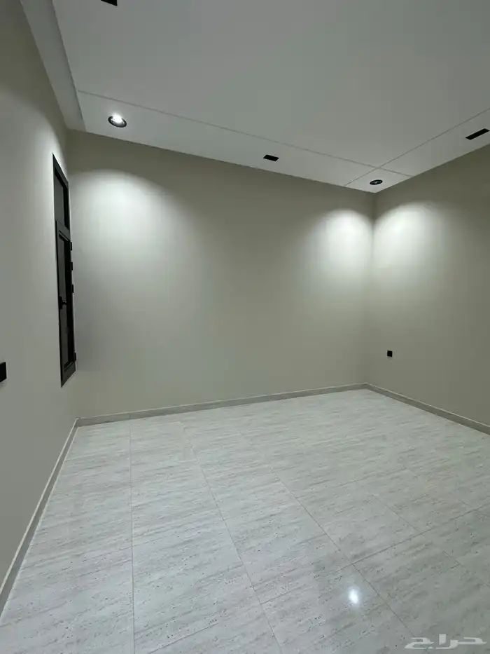 شقق ارضية 550 الف و علوية 500 الف بقرب من الممشي 12