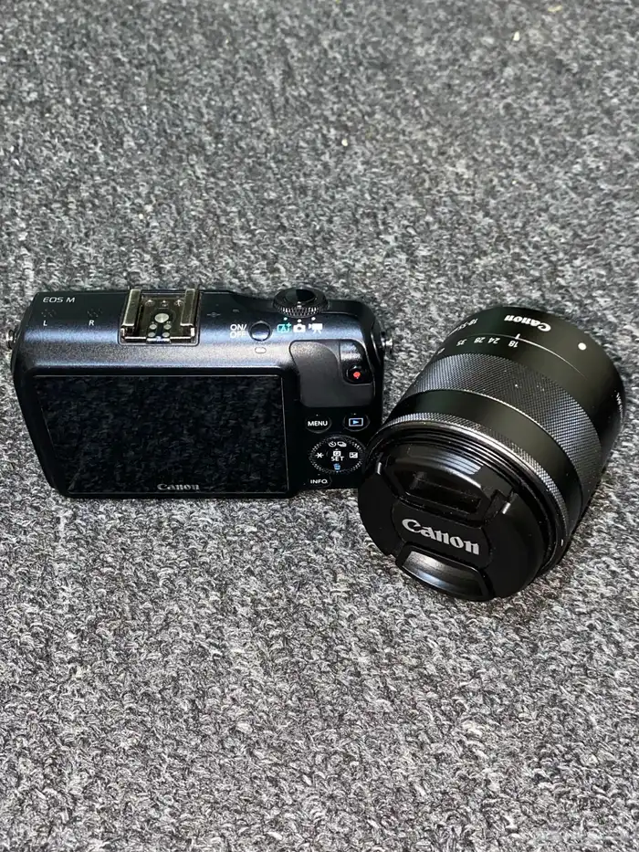 كاميرا Canon EOS M الجيل الاول 3