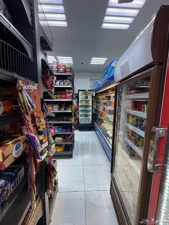 سوبر ماركت للتقبيل مع السجل مساحه 250 متر 4 فتحات 7