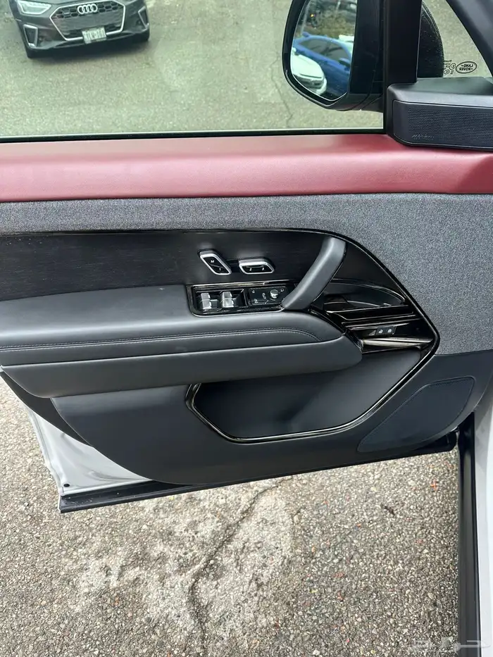 للبيع رانج روفر سبورت موديل 2025 فل موصفات وارد كندا 11