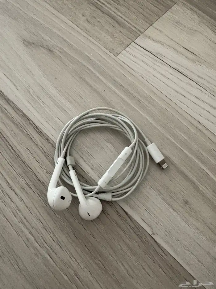 سماعة آيفون أبل اصليه ابغا فيها 60 0