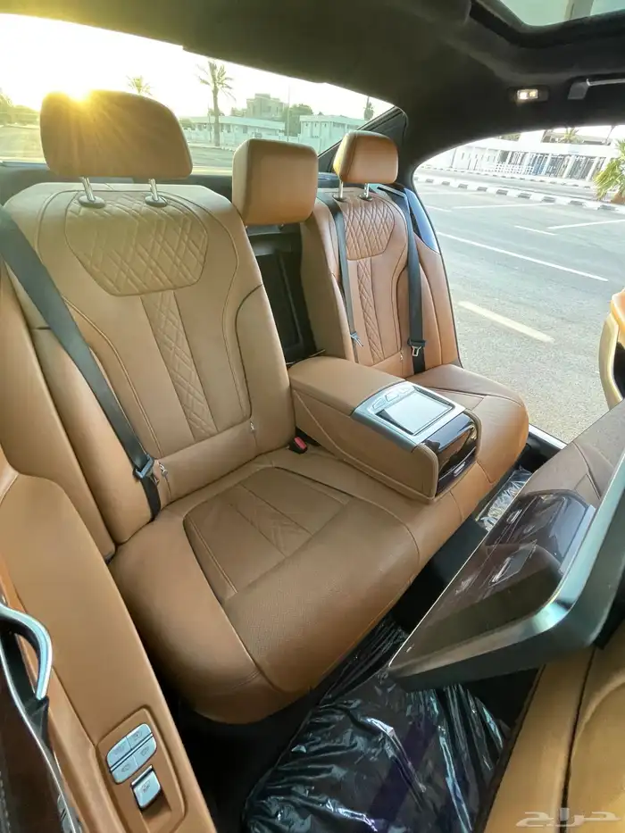 بي ام دبليو2017 فل كامل اعلى مواصفات740الموقع بريده 29