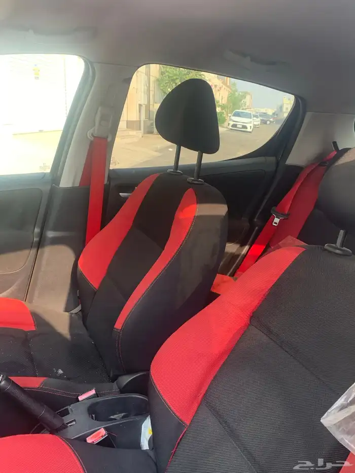 بيجو لون اسود 2012 4