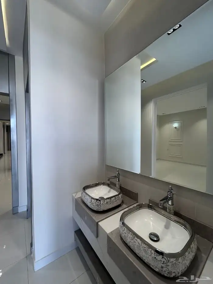 للبيع شقق ارضية وعلوية تشطيب ممتاز حي المعارض -خميس مشيط 3