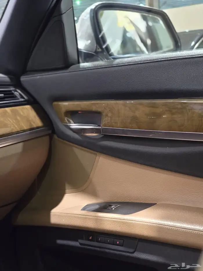 بي ام دبليو 740Li موديل 2011 بحالة ممتازة 14