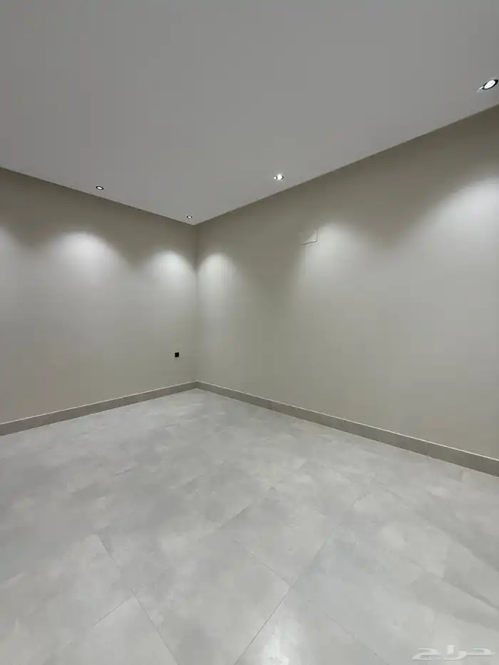 للبيع شقق علويه بمصعد جاهز وسطح خاص ف ابها المحاله 16