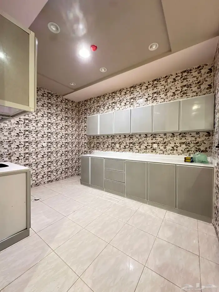 شقة للإيجار الحاوية مقابل سنتر بوينت 3