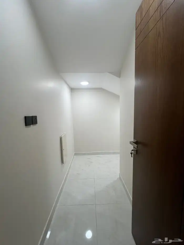 للبيع فيلا راقية دورين و ملحق احد رفيدة حي العزيزية 8