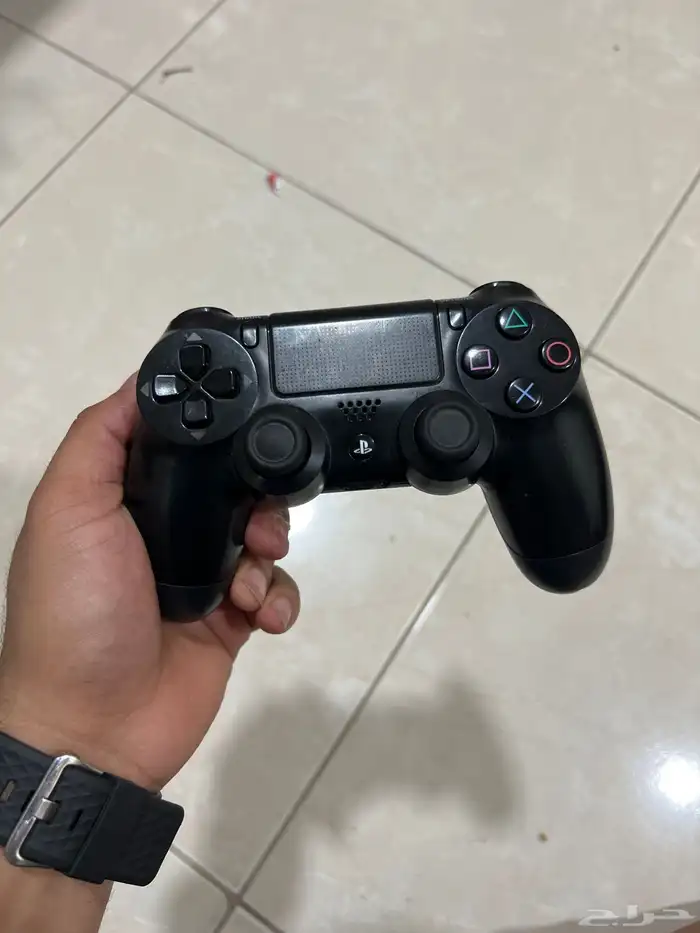 يد سوني بلاستيشن4 pro 1
